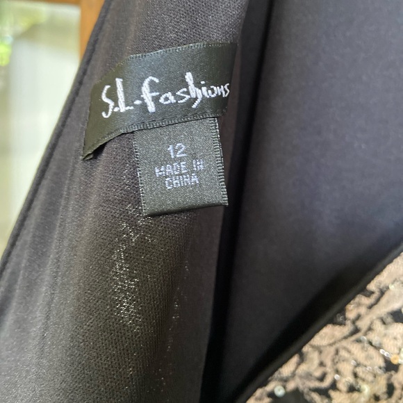 Formal dress - Picture 2 of 6